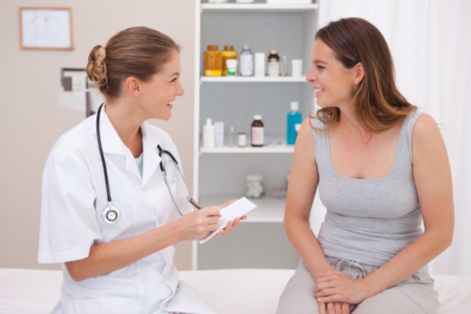 Female patient talking to doctor: Lawteryx Defective Drugs & Medical Malpractice Blog